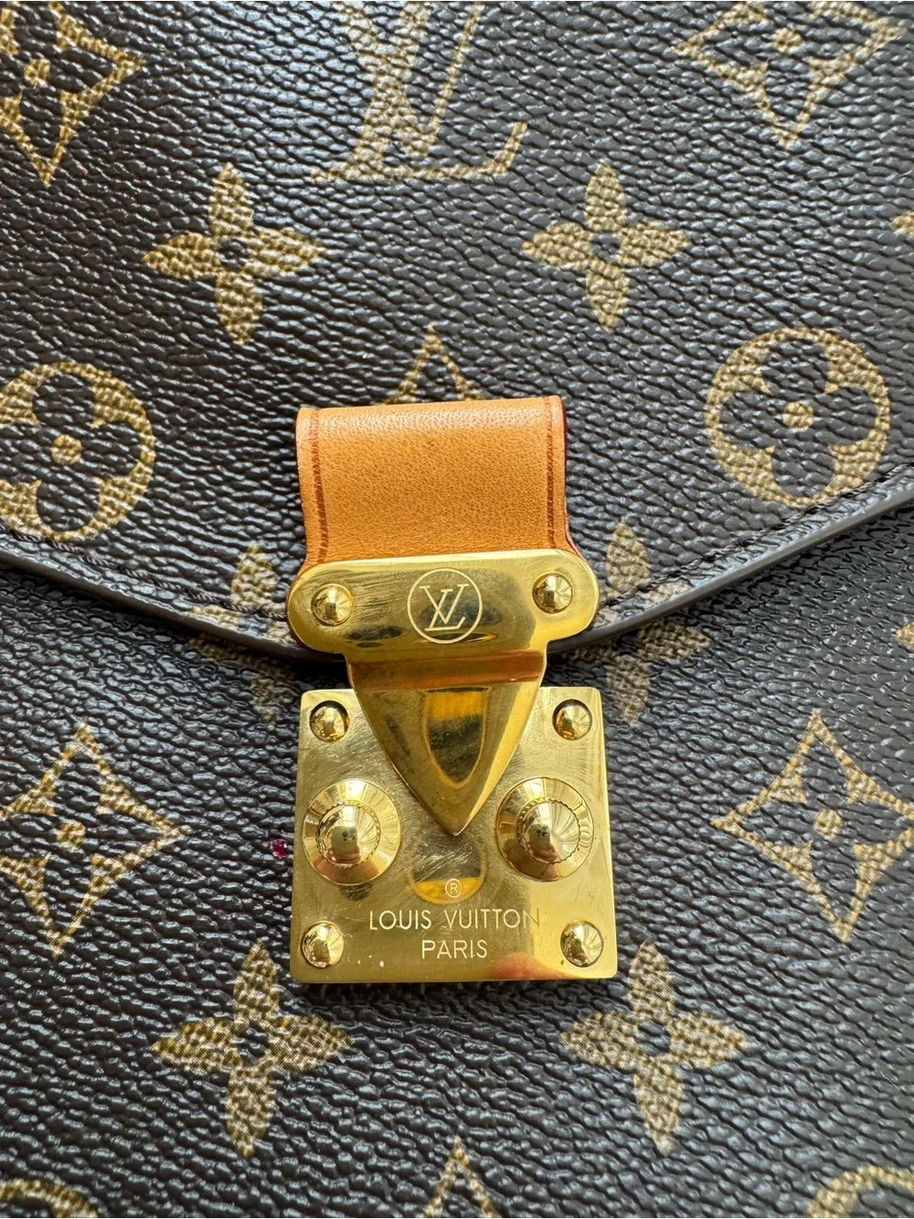 Louis Vuitton Pochette Métis Monogram Canvas Crossbody Satchel